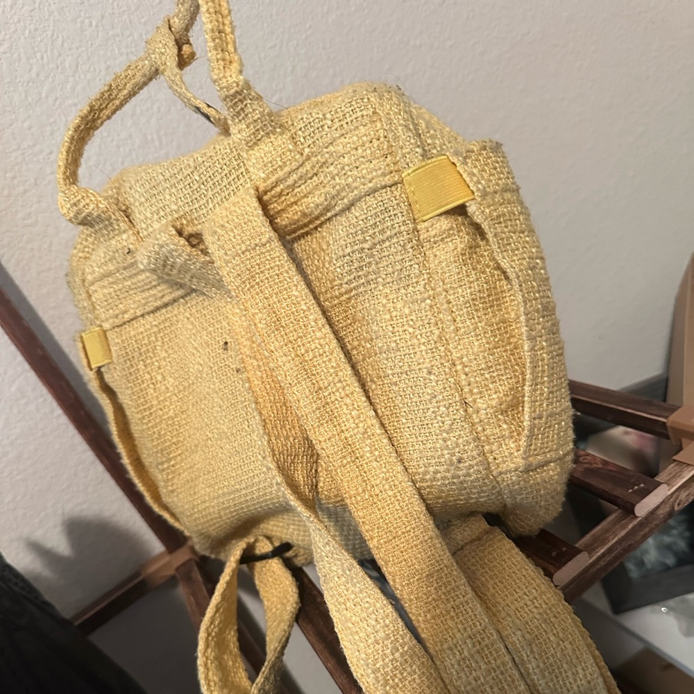 Yellow backpack - Picture 4 of 5